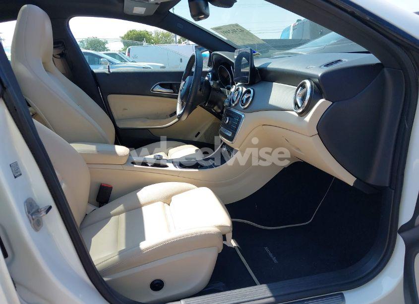 Photo 5 of 2019 Mercedes-benz Cla 250 (VIN WDDSJ4EB1KN726095)