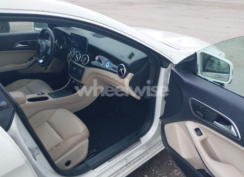 Photo 5 of 2015 Mercedes-benz Cla 250 (VIN WDDSJ4EB2FN166996)