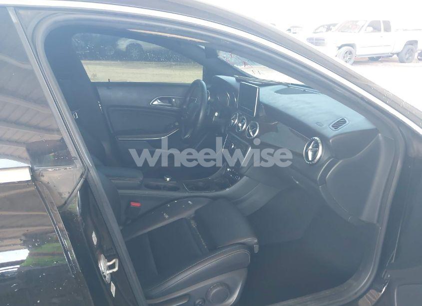 Photo 5 of 2016 Mercedes-benz Cla 250 (VIN WDDSJ4EB2GN377780)