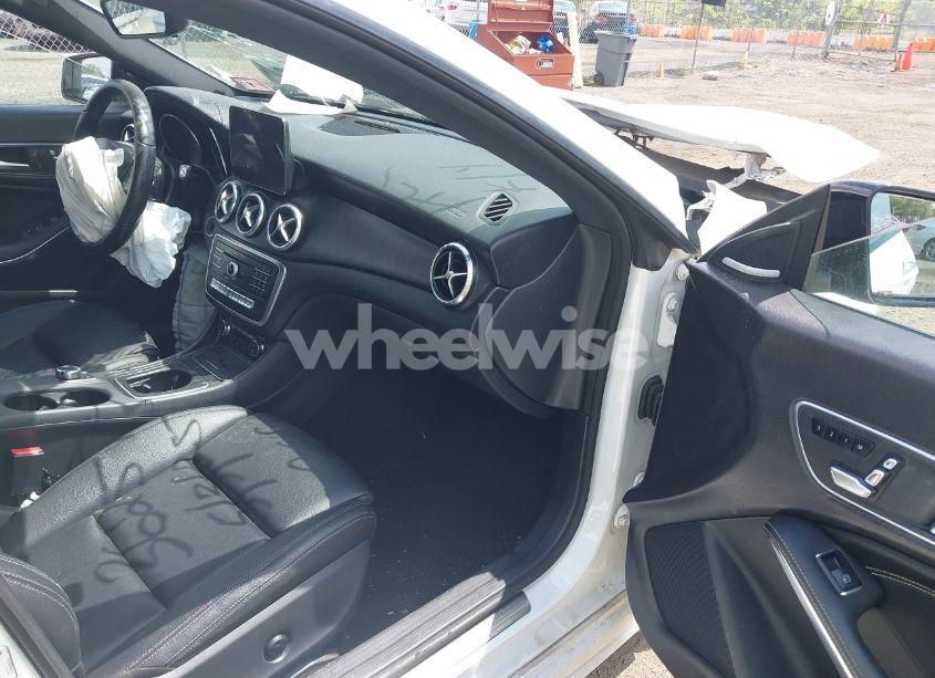 Photo 5 of 2019 Mercedes-benz Cla 250 (VIN WDDSJ4EB3KN724820)
