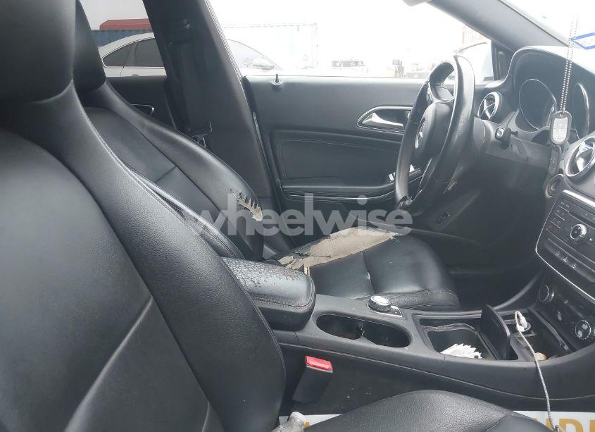 Photo 5 of 2015 Mercedes-benz Cla 250 (VIN WDDSJ4EB4FN162867)