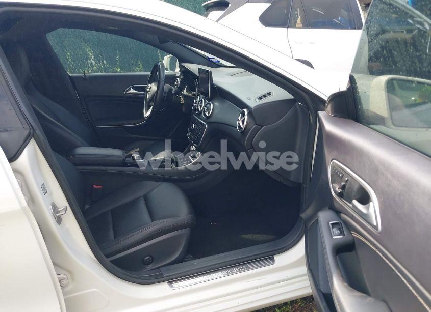 Photo 5 of 2015 Mercedes-benz Cla 250 (VIN WDDSJ4EB4FN221366)