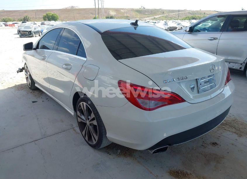 Photo 3 of 2016 Mercedes-benz Cla 250 (VIN WDDSJ4EB6GN324399)