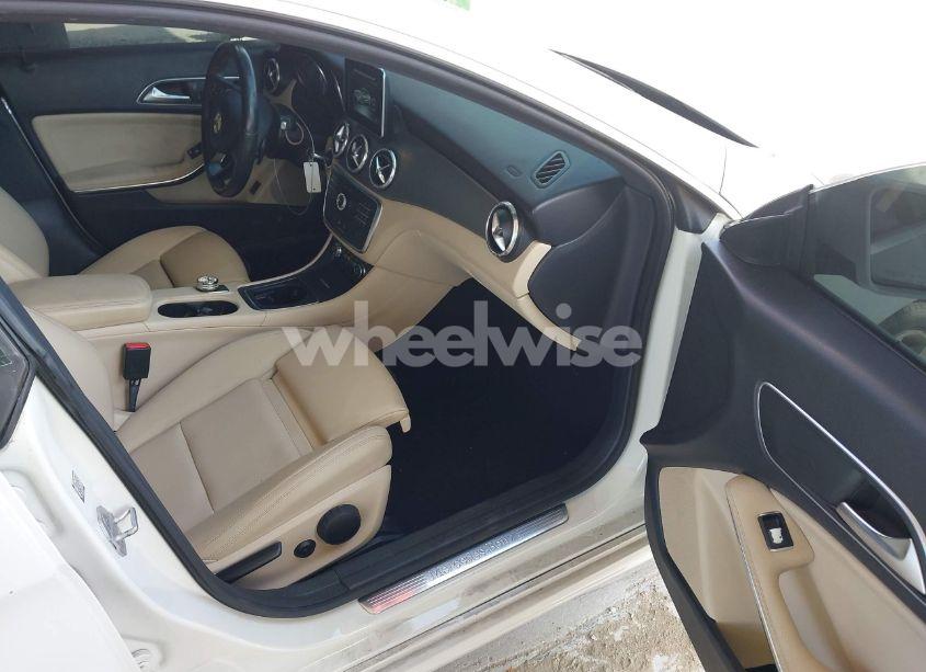 Photo 5 of 2016 Mercedes-benz Cla 250 (VIN WDDSJ4EB6GN324399)