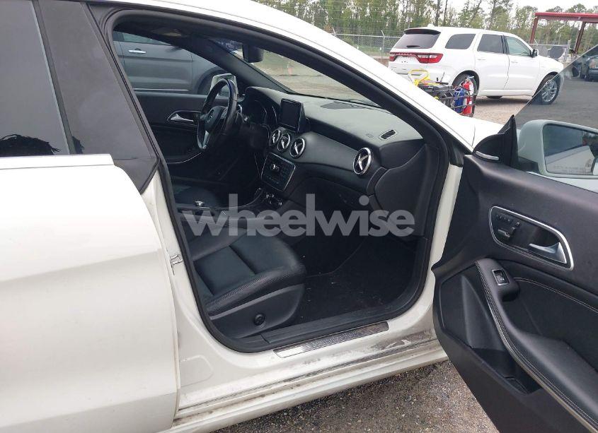 Photo 5 of 2014 Mercedes-benz Cla 250 (VIN WDDSJ4EBXEN052730)