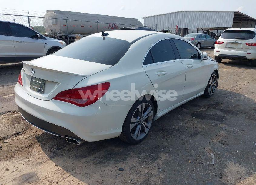 Photo 4 of 2014 Mercedes-benz Cla 250 (VIN WDDSJ4EBXEN113882)