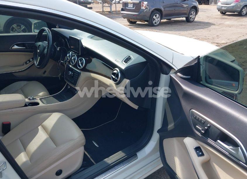 Photo 5 of 2014 Mercedes-benz Cla 250 (VIN WDDSJ4EBXEN113882)