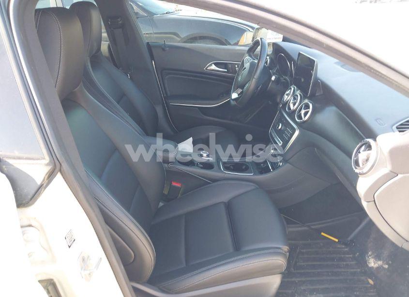 Photo 5 of 2018 Mercedes-benz Cla 250 4MATIC (VIN WDDSJ4GB6JN604859)