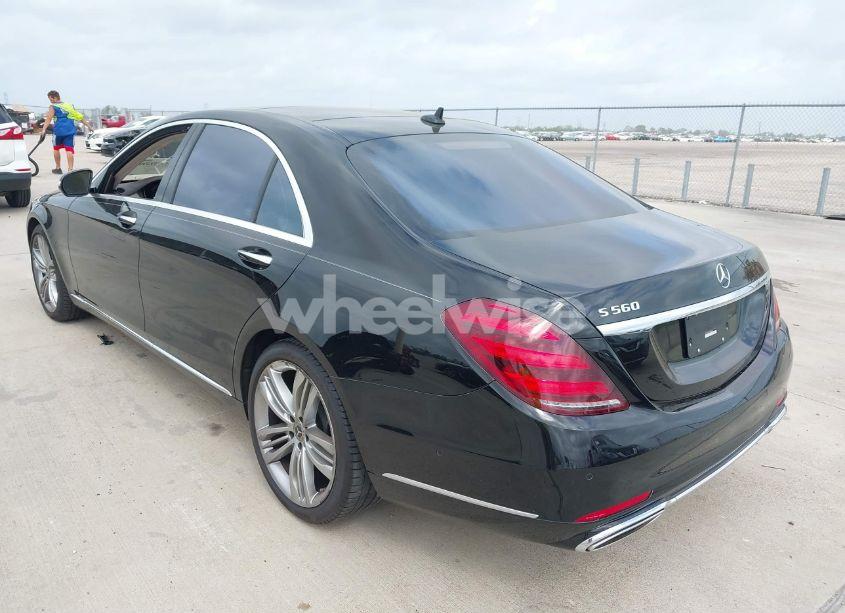 Photo 3 of 2018 Mercedes-benz S 560 (VIN WDDUG8DB0JA389005)
