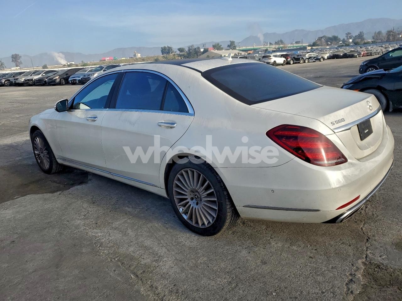 Photo 2 of 2018 MERCEDES-BENZ S 560 (VIN WDDUG8DB8JA409100)