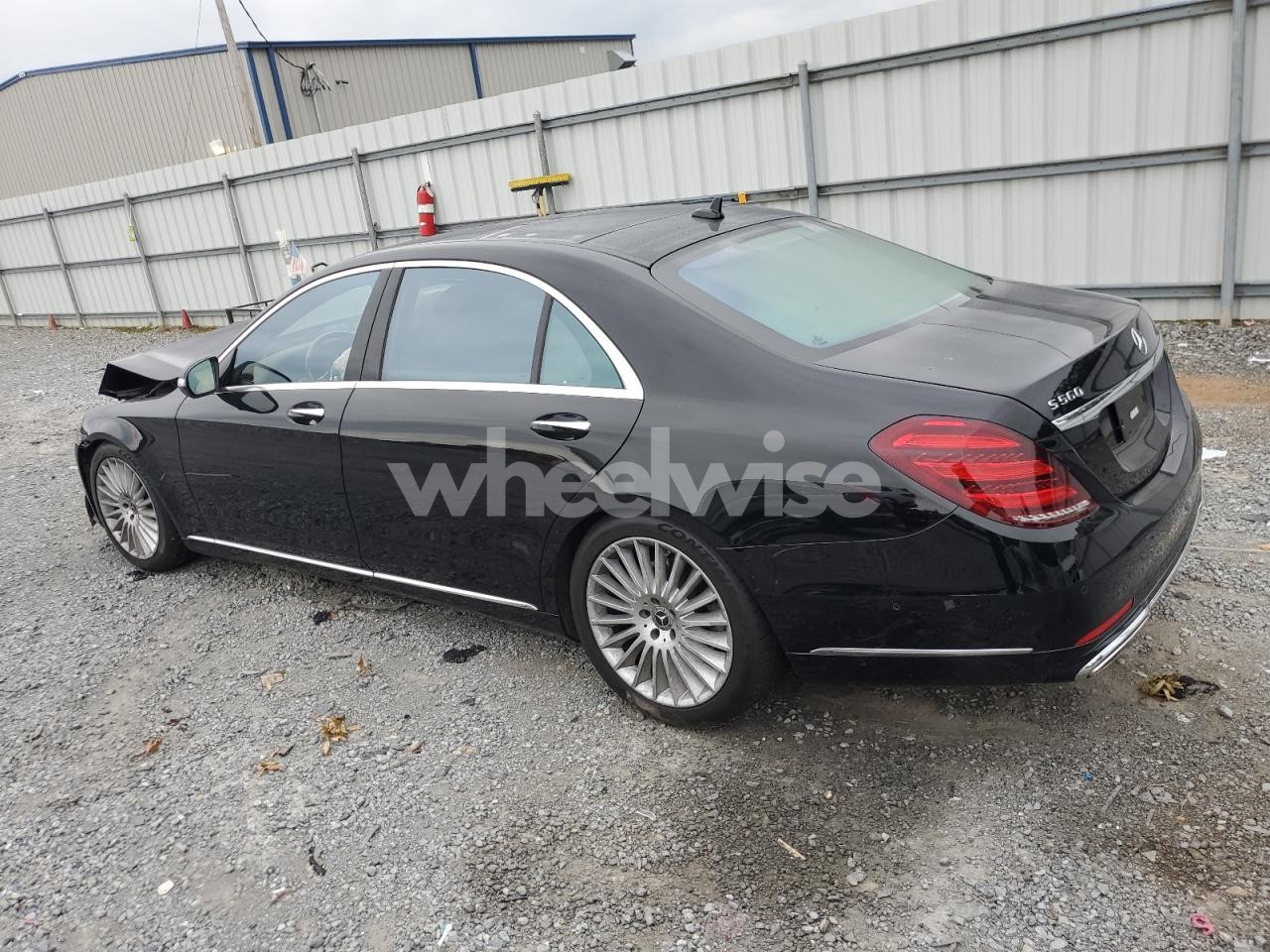 Photo 2 of 2018 MERCEDES-BENZ S 560 (VIN WDDUG8DB9JA383879)