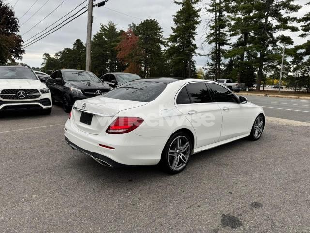 Photo 3 of 2019 MERCEDES-BENZ E 300 N/A (VIN WDDZF4JB0KA524443)