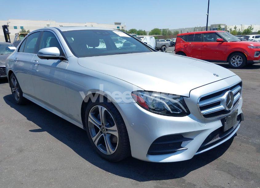 2019 Mercedes-benz E 300 (VIN WDDZF4JB3KA653051) main photo