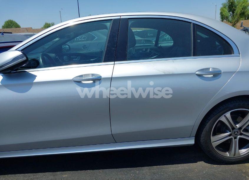 Photo 14 of 2019 Mercedes-benz E 300 (VIN WDDZF4JB3KA653051)