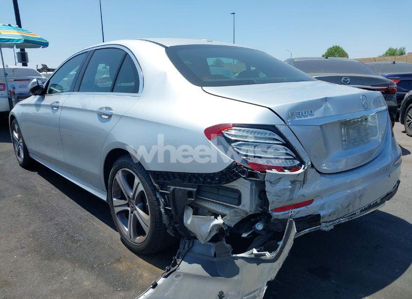 Photo 3 of 2019 Mercedes-benz E 300 (VIN WDDZF4JB3KA653051)