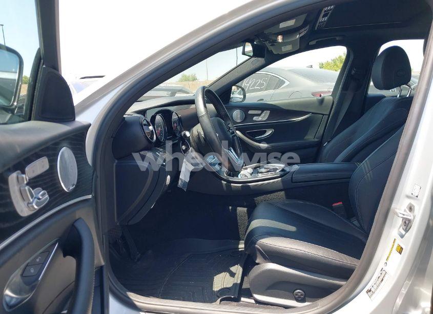 Photo 5 of 2019 Mercedes-benz E 300 (VIN WDDZF4JB3KA653051)