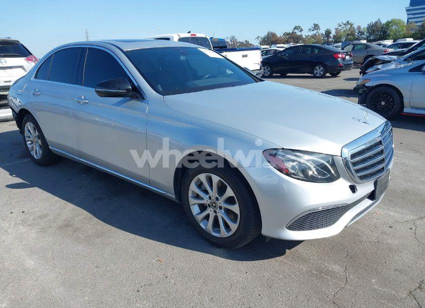 2019 Mercedes-benz E 300 (VIN WDDZF4JB4KA510481) main photo