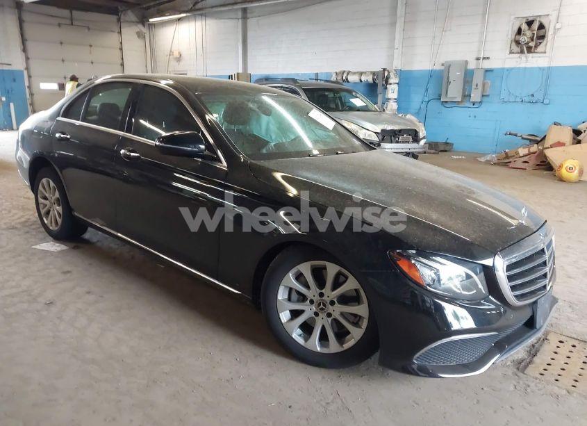 2019 Mercedes-benz E 300 4MATIC (VIN WDDZF4KB2KA577059) main photo