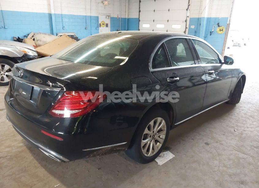 Photo 4 of 2019 Mercedes-benz E 300 4MATIC (VIN WDDZF4KB2KA577059)
