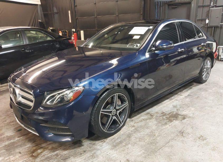 Photo 2 of 2019 Mercedes-benz E 300 4MATIC (VIN WDDZF4KB5KA563057)