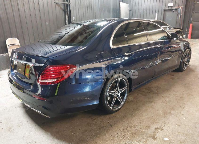 Photo 4 of 2019 Mercedes-benz E 300 4MATIC (VIN WDDZF4KB5KA563057)