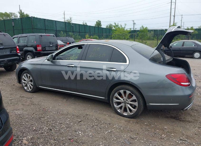 Photo 14 of 2019 Mercedes-benz E 300 4MATIC (VIN WDDZF4KB9KA575468)