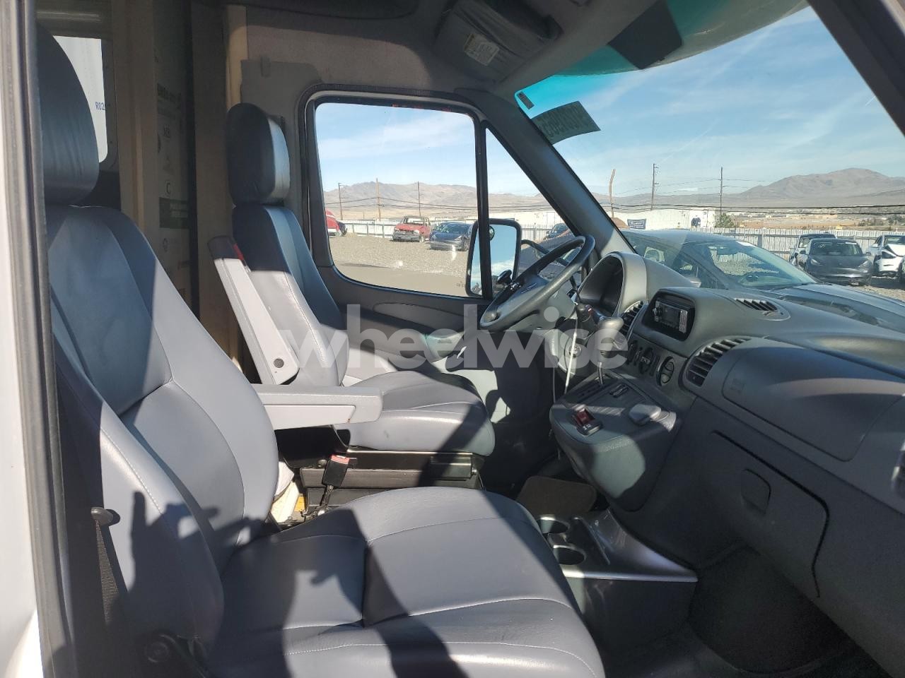 Photo 5 of 2006 DODGE SPRINTER 3500 (VIN WDXPD944365886176)