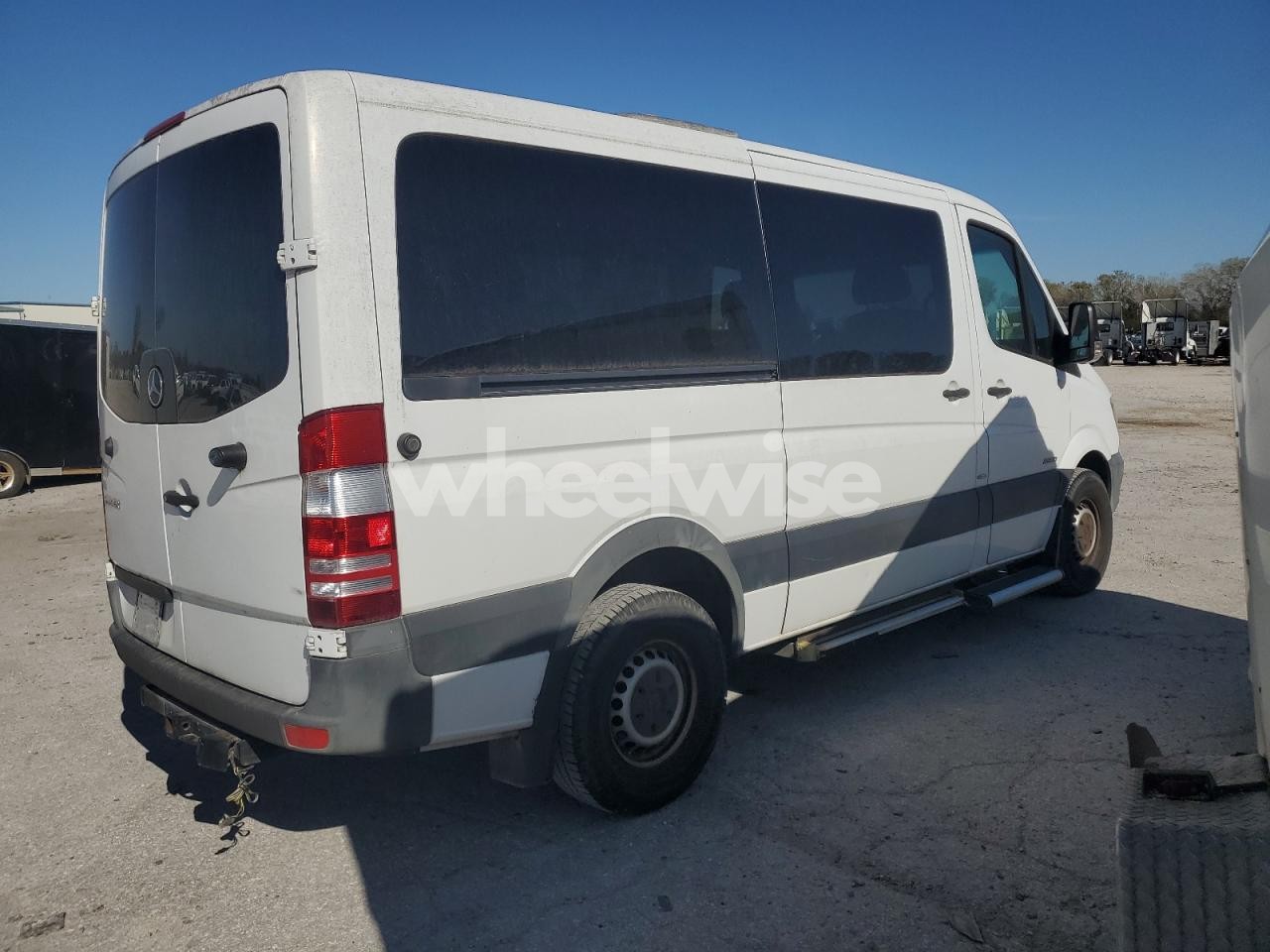 Photo 3 of 2014 MERCEDES-BENZ SPRINTER 2500 (VIN WDZPE7CC2E5852083)