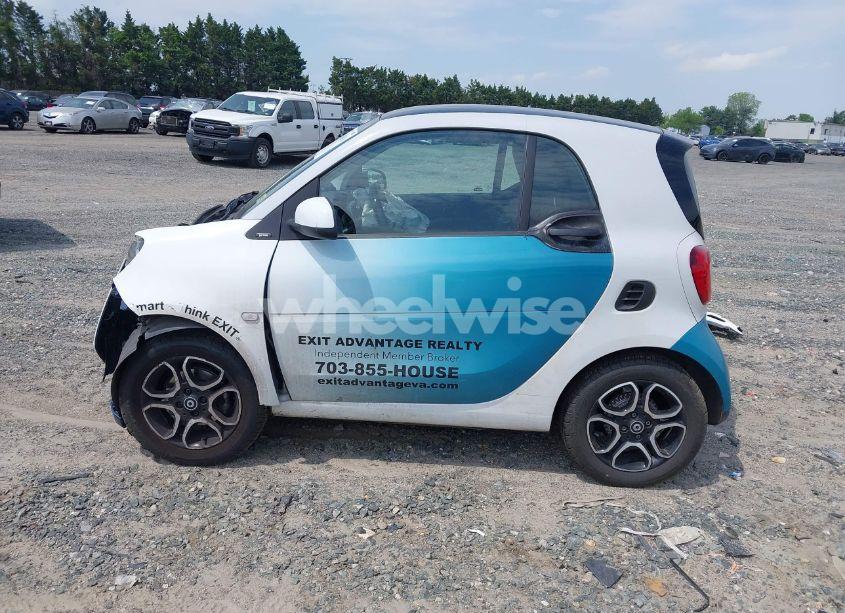 Photo 13 of 2016 Smart Fortwo PASSION/PRIME/PROXY/PURE (VIN WMEFJ5DA4GK069572)