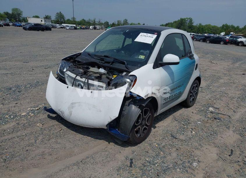 Photo 2 of 2016 Smart Fortwo PASSION/PRIME/PROXY/PURE (VIN WMEFJ5DA4GK069572)