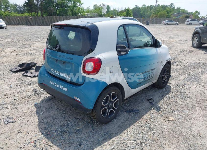 Photo 4 of 2016 Smart Fortwo PASSION/PRIME/PROXY/PURE (VIN WMEFJ5DA4GK069572)