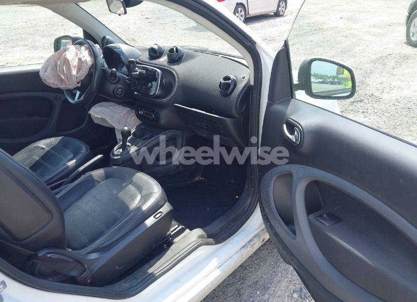 Photo 5 of 2016 Smart Fortwo PASSION/PRIME/PROXY/PURE (VIN WMEFJ5DA4GK069572)