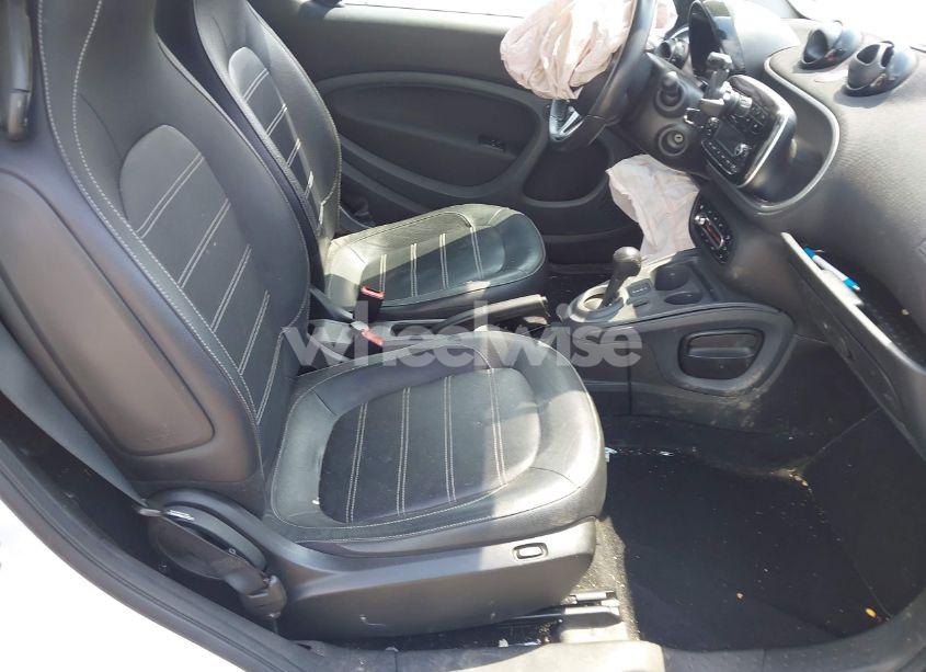 Photo 8 of 2016 Smart Fortwo PASSION/PRIME/PROXY/PURE (VIN WMEFJ5DA4GK069572)