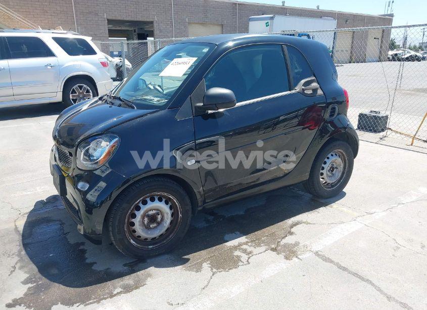 Photo 2 of 2016 Smart Fortwo PASSION/PRIME/PROXY/PURE (VIN WMEFJ5DA7GK068111)
