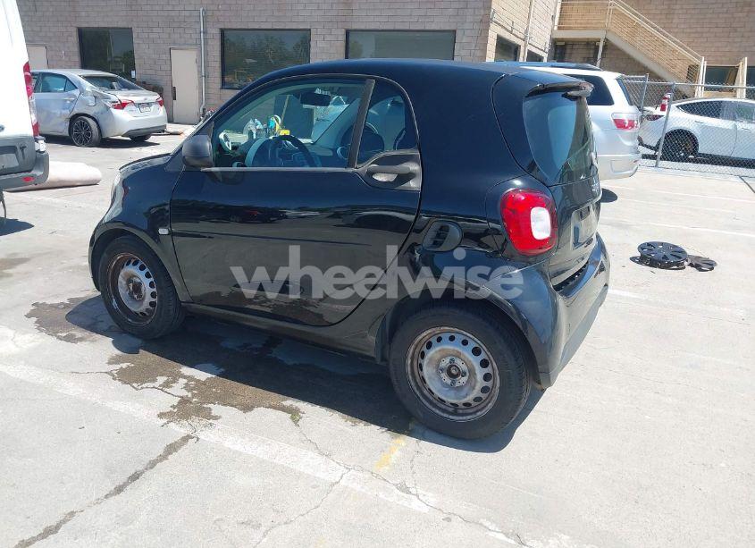 Photo 3 of 2016 Smart Fortwo PASSION/PRIME/PROXY/PURE (VIN WMEFJ5DA7GK068111)
