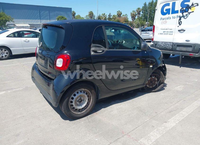 Photo 4 of 2016 Smart Fortwo PASSION/PRIME/PROXY/PURE (VIN WMEFJ5DA7GK068111)