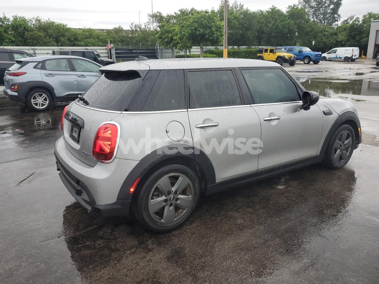 Photo 3 of 2024 MINI COOPER N/A (VIN WMW33DK07R2V76269)