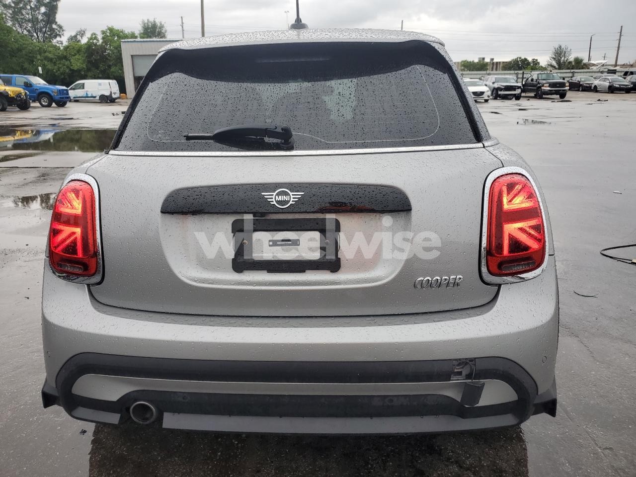 Photo 6 of 2024 MINI COOPER N/A (VIN WMW33DK07R2V76269)