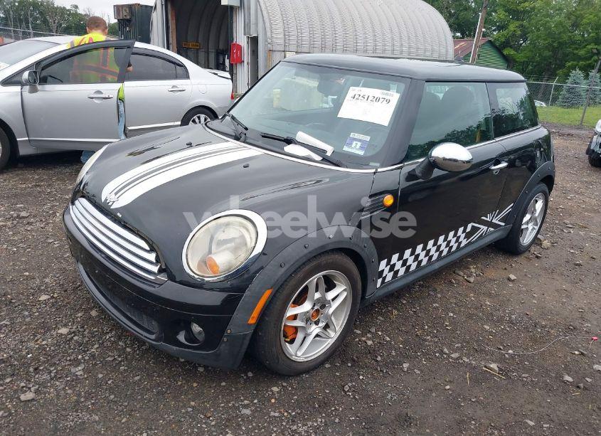 Photo 2 of 2009 Mini Cooper N/A (VIN WMWMF33539TW76329)