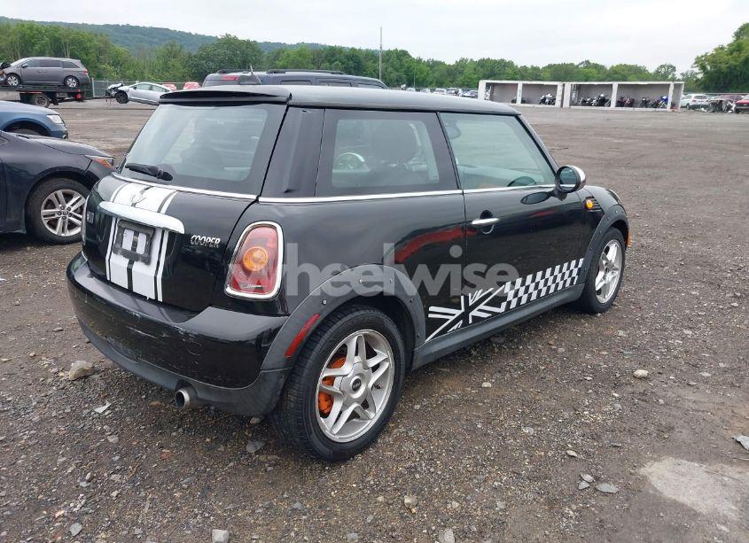 Photo 4 of 2009 Mini Cooper N/A (VIN WMWMF33539TW76329)