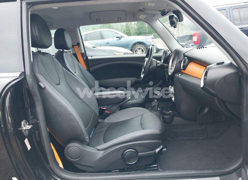 Photo 5 of 2009 Mini Cooper N/A (VIN WMWMF33539TW76329)