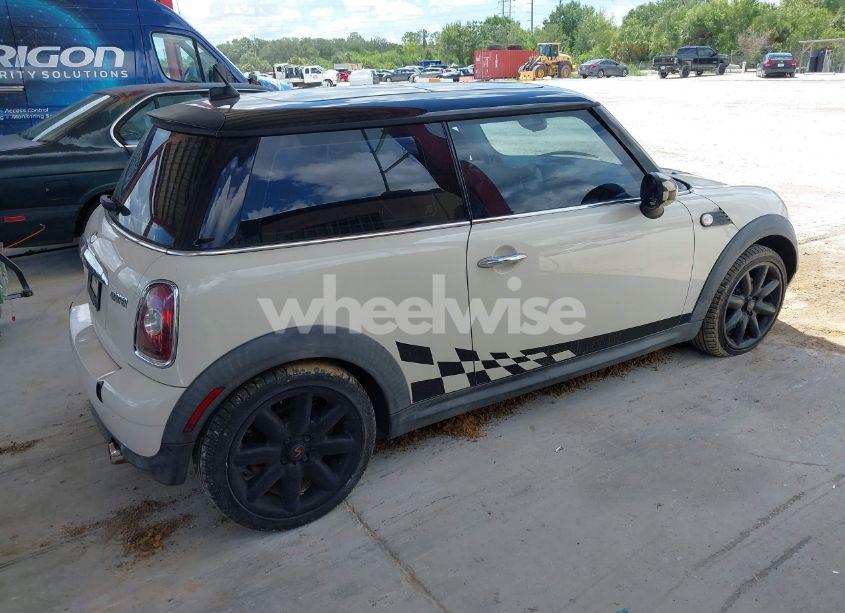 Photo 4 of 2007 Mini Cooper N/A (VIN WMWMF33557TL67653)