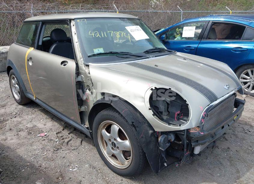 2010 Mini Cooper N/A (VIN WMWMF3C52ATZ61026) main photo