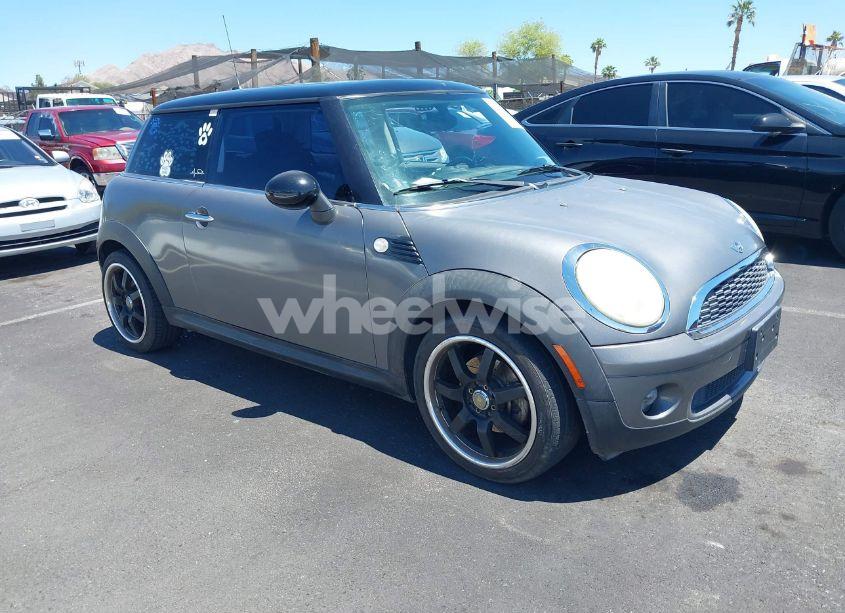 2010 Mini Cooper N/A (VIN WMWMF3C53ATZ61178) main photo