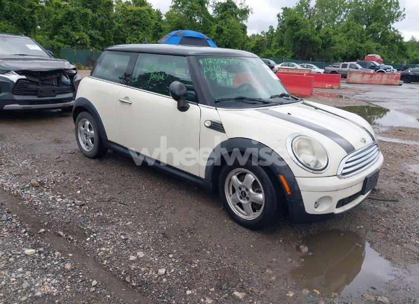 2010 Mini Cooper N/A (VIN WMWMF3C55ATZ25847) main photo