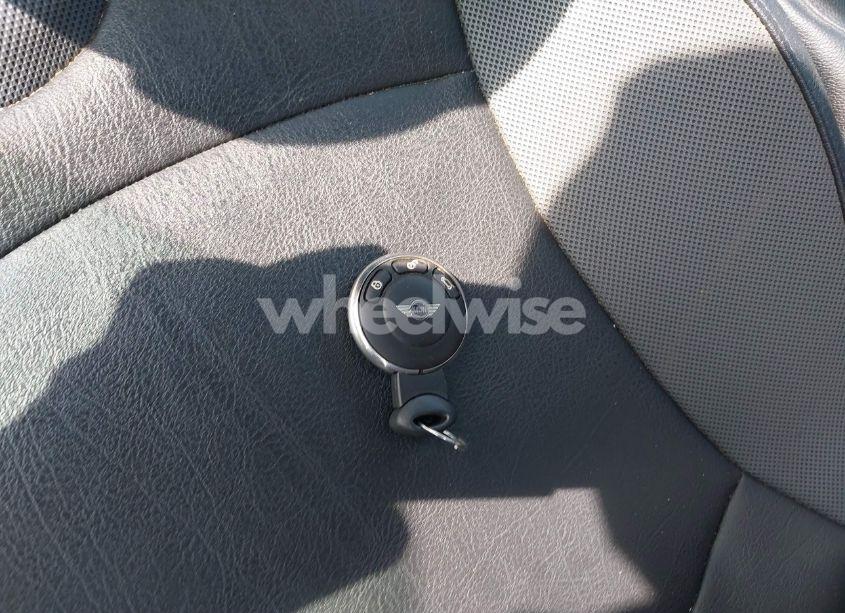 Photo 11 of 2010 Mini Cooper N/A (VIN WMWMF3C57ATU76526)