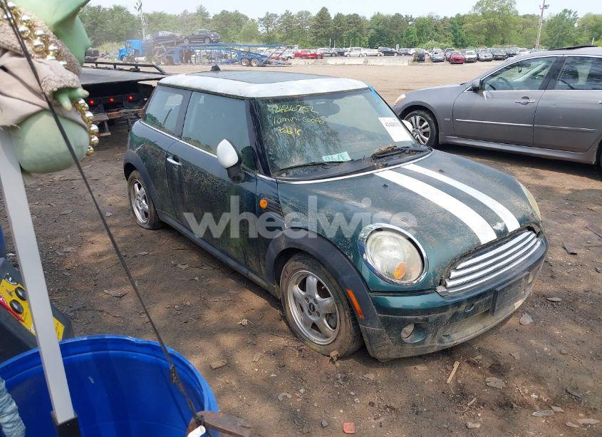 2010 Mini Cooper N/A (VIN WMWMF3C57ATZ24618) main photo