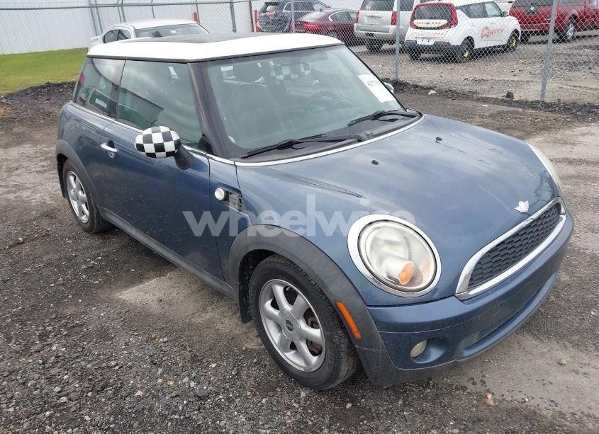 2010 Mini Cooper N/A (VIN WMWMF3C5XATZ26122) main photo