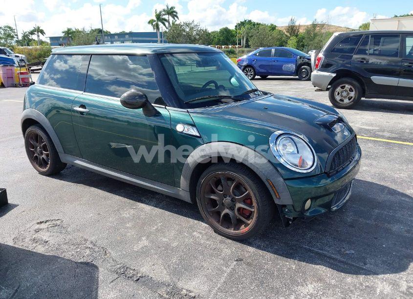 2007 Mini Cooper S (VIN WMWMF73507TV30183) main photo