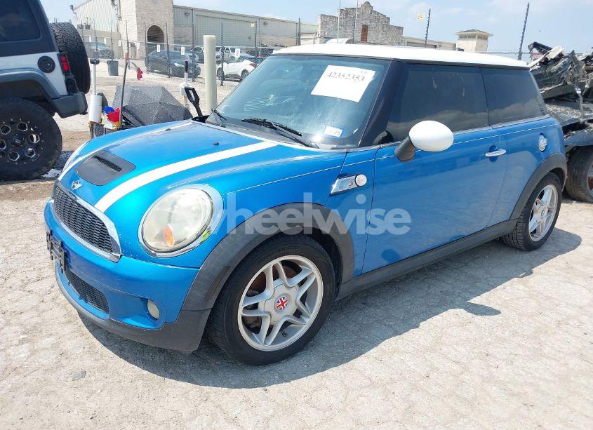 Photo 2 of 2008 Mini Cooper S (VIN WMWMF73528TT91045)